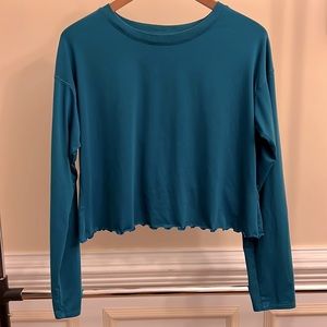Tek Gear, women’s medium, teal, crop style, long sleeves.